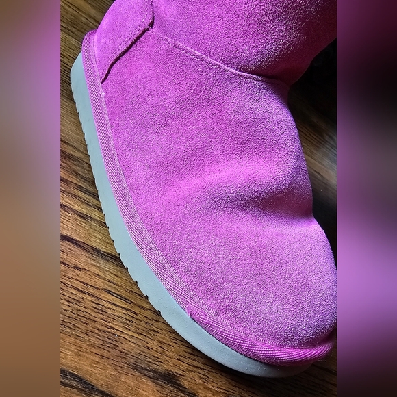 Kids Attie Koolaburra by Ugg Pink boots with bows Size 3 Item No. 1096444 - Picture 11 of 11